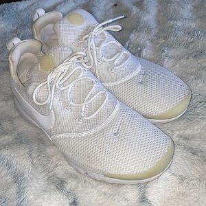 White Nike Presto